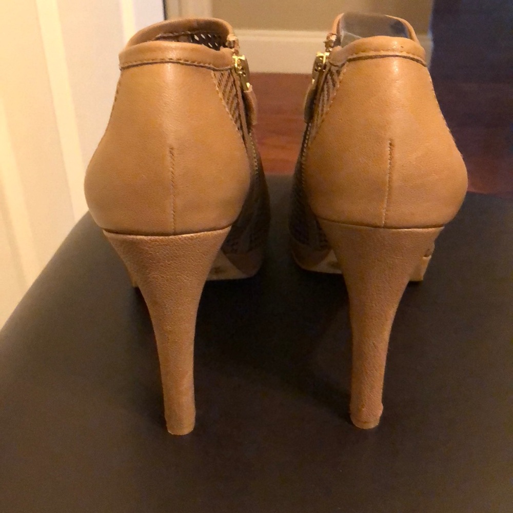 Heels - Picture 3 of 5